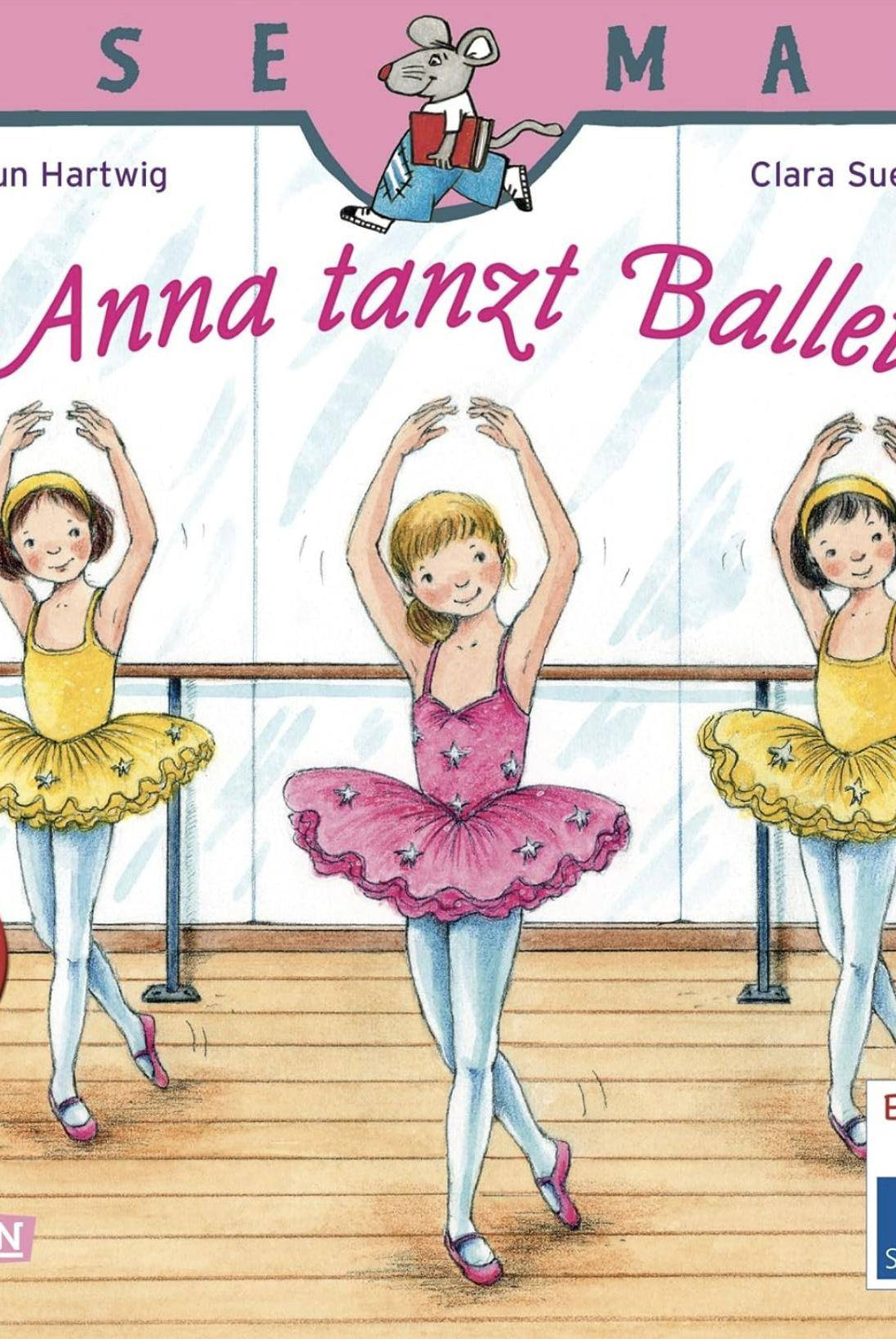 Titelbild eines Kinderbuchs mit dem Titel „Buch Carlsen Anna tanzt Ballett“ von Heidrun Hartwig und Clara Suetens von Dance Line. Die bezaubernde Illustration des Kinderbilderbuchs zeigt drei junge Tanzmäuse in Ballettkostümen, die in einem Tanzstudio an der Stange üben. Das Buch ist Teil der Lesemaus-Reihe von Carlsen.