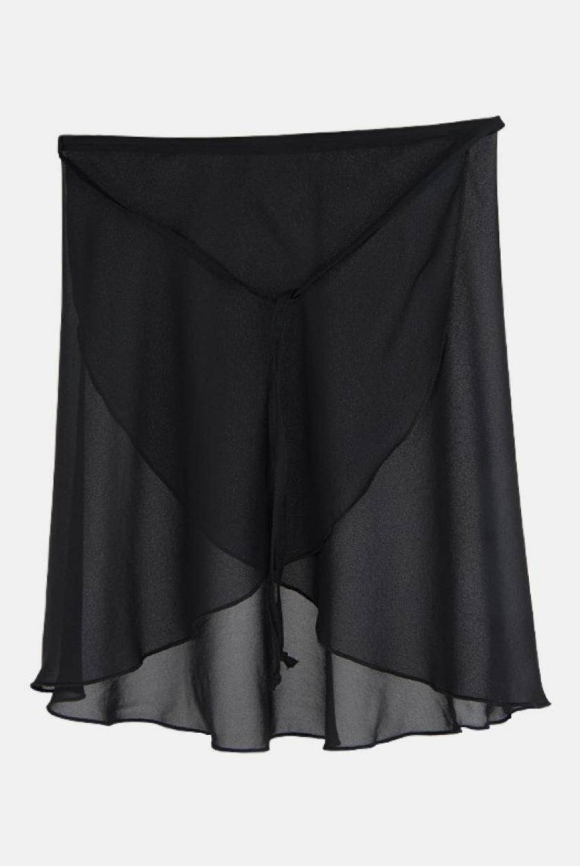 Der Wickelrock Rumpf R3050 Ella von Rumpf ist ein schwarzer Chiffonrock mit asymmetrischem Saum und transparenter Überlage. Er besteht aus leichtem Polyester, fällt anmutig und bietet ein weiches und elegantes Aussehen, das sich perfekt für verschiedene Anlässe eignet. Der Rock wird vor einem weißen Hintergrund präsentiert.