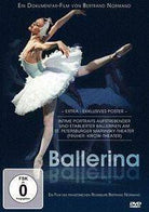 Cover der Dance Line-Dokumentations-DVD „Mouna Ballerina“. Das Bild zeigt eine Ballerina in einem weißen Kostüm bei einem Auftritt auf der Bühne des Mariinsky-Theaters. Der Text enthält DVD-Details und besondere Features, wobei der Titel „Mouna Ballerina“ deutlich sichtbar unten zu sehen ist.