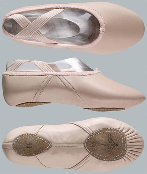 Drei Ansichten der blassrosa Dance Line Ballettschuhe WearMoi WM406 Lea mit elastischen Kreuzriemen. Die Draufsicht veranschaulicht die Zehenbox, die Seitenansicht zeigt das Profil und die Unteransicht zeigt die geteilte Chromledersohle mit verstärktem Fersen- und Zehenbereich. Auf der Sohle ist die Größe 33 angegeben.