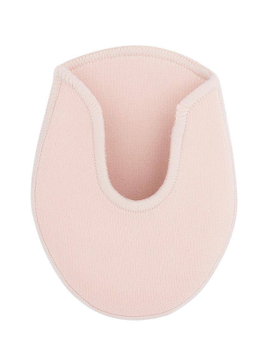 Wir präsentieren den Zehenschoner Rumpf 1422 Geltoe von Rumpf – einen Ellenbogenschoner aus rosa Stoff mit U-förmigem Ausschnitt an der Vorderseite. Die Kanten sind mit etwas dunklerem rosa Faden vernäht, wodurch ein sauberer und definierter Rand entsteht. Er besteht aus weichem und flexiblem Material und bietet hervorragende Polsterung und Unterstützung. Sein Einheitsgrößen-Design sorgt für eine bequeme Passform an den meisten Ellenbogen.