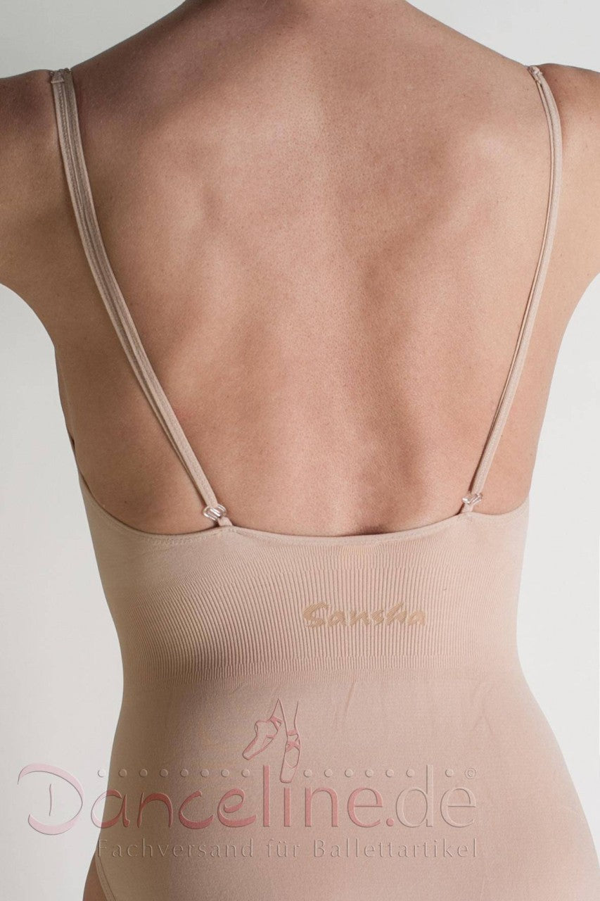 Eine Person, die ein hellbeiges Spaghettiträgertop trägt, von hinten gesehen. Auf dem oberen Rücken des Kleidungsstücks steht das Wort „Antin“, was auf den dehnbaren Stoff hinweist. Der Hintergrund ist schlicht und hell. Das Danceline.de-Logo und der Text sind unten im Bild teilweise sichtbar. Dieses Produkt wird als Unterbody Sansha SU1525 Sous von Sansha identifiziert.