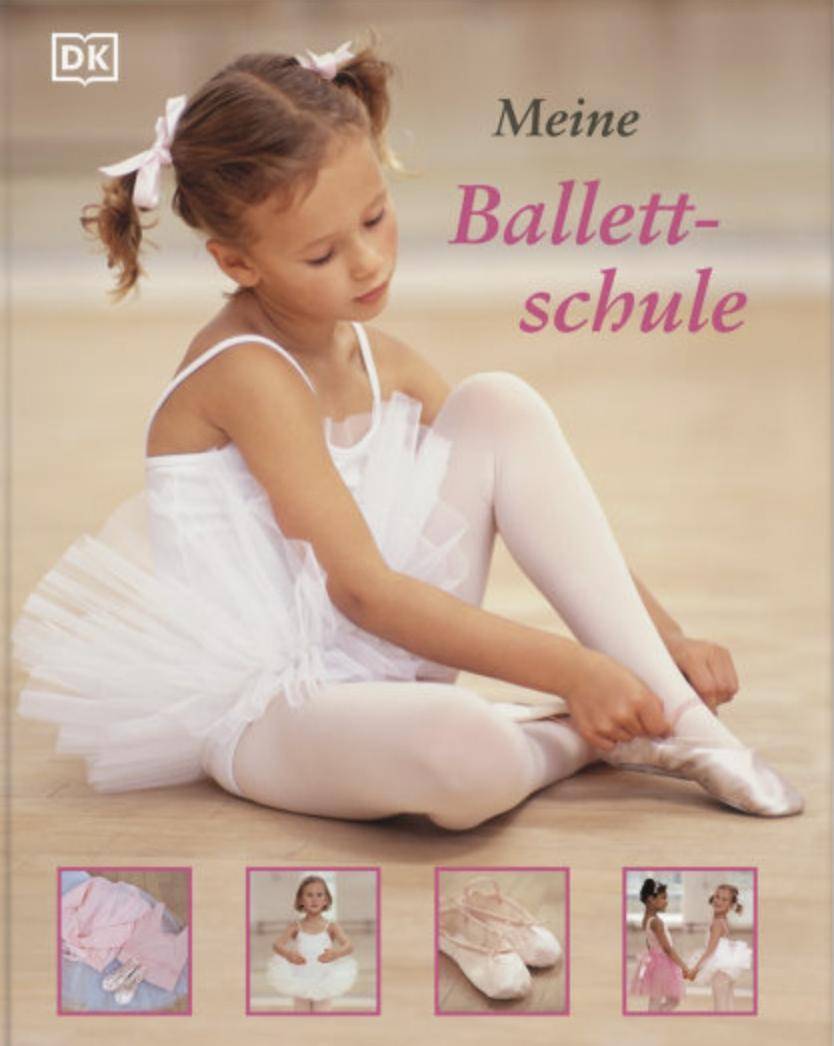 Ein junges Mädchen in einem weißen Ballett-Outfit, das an Ballerina Marie erinnert, rückt ihre Ballettschuhe in einem sanft fokussierten Tanzstudio zurecht. Rechts ist der Text „Buch DK-Verlag Meine Ballettschule“ von Dance Line zu sehen. Unter ihr zeigen vier kleinere Bilder wichtige Ballettartikel wie Kleidung, ein Baby im Tutu und Ballettschuhe – ideal für alle, die sich für „Ballett lernen für Kinder“ interessieren.