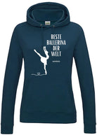 Dies ist ein Dance Line Ballett Hoodie Danceline Beste Ballerina in Dunkelblaugrün, geschmückt mit der Silhouette einer Balletttänzerin und dem weißen deutschen Text „Beste Ballerina der Welt (wirklich).“ Er hat eine Vordertasche und eine Kapuze mit Kordelzug.