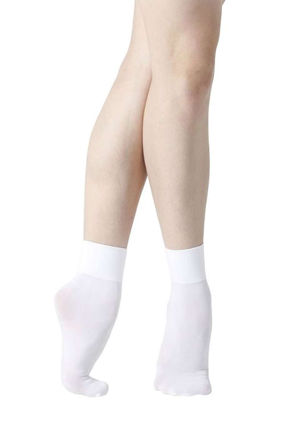 Eine Person schlägt die Beine übereinander und trägt weiße „Socken Sansha T9006 Ankle“ von Sansha, wobei vor einem schlichten weißen Hintergrund nur die Unterschenkel und Füße zu sehen sind.